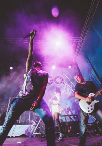 Rock and roll live group